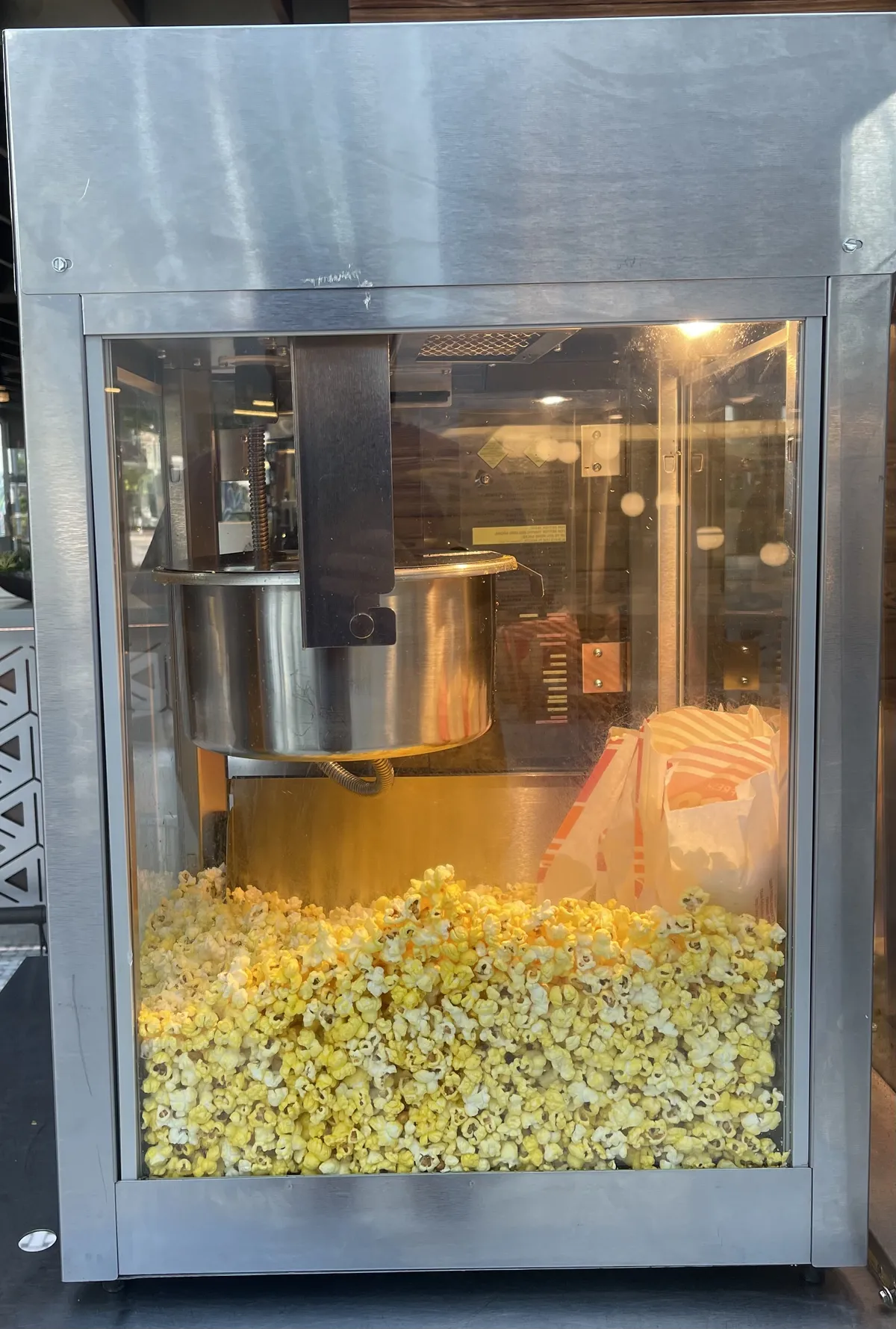 12oz stainless steel popcorn machine rental for Chicago events from AMJ Spectacular Events