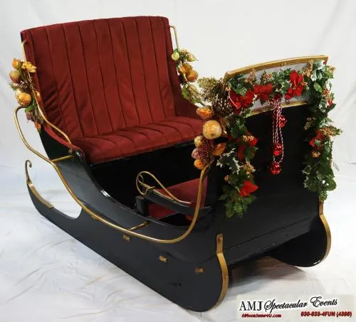 Santa's Victorian Sleigh holiday rental, a classic sleigh photo prop for Chicagoland winter events
