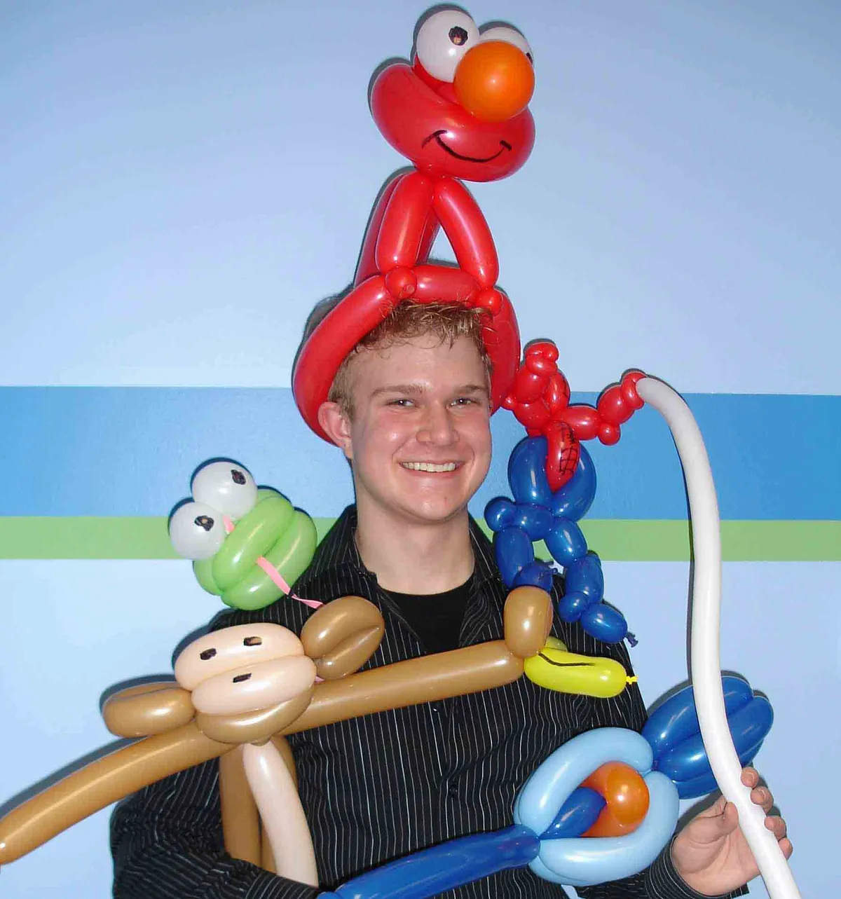 Professional balloon twister creating balloon animals and party favors for kids at a Chicago event